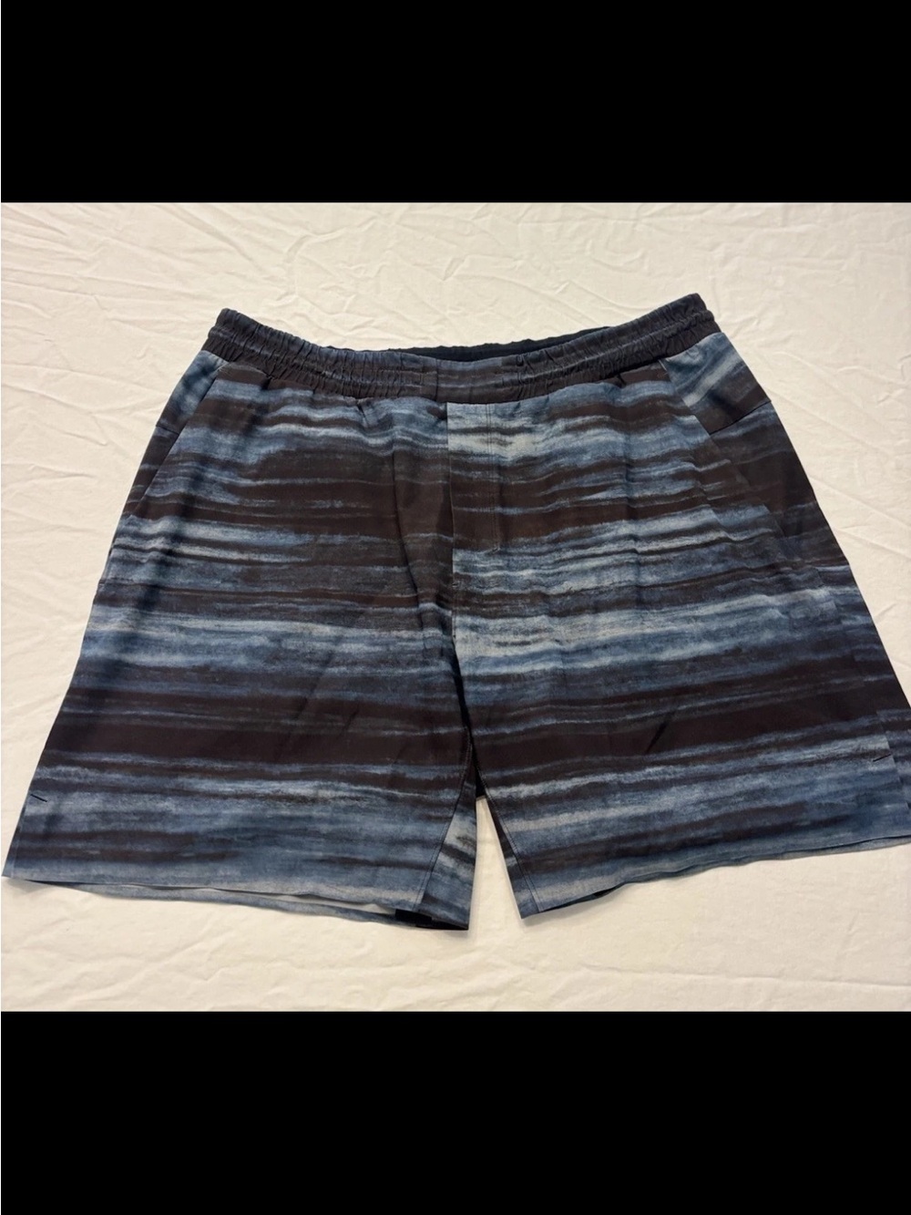 Lululemon Men’s Size XL T.H.E. Short 9" Linerless Black Blue Athletic